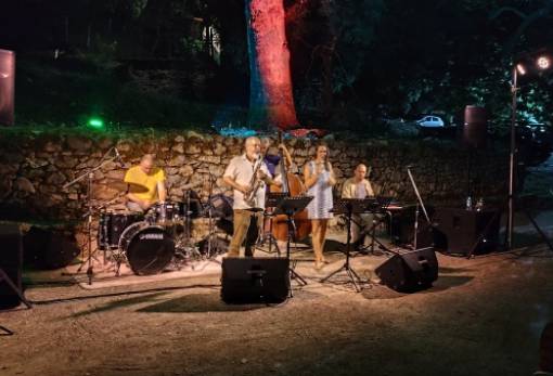 Η Τζαζ ανέβηκε στον Μπαρσινίκο και μάγεψε το κοινό κάτω από τα πλατάνια