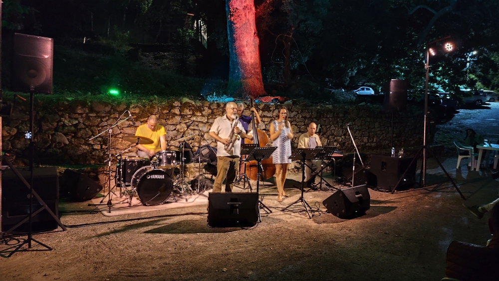 Η Τζαζ ανέβηκε στον Μπαρσινίκο και μάγεψε το κοινό κάτω από τα πλατάνια