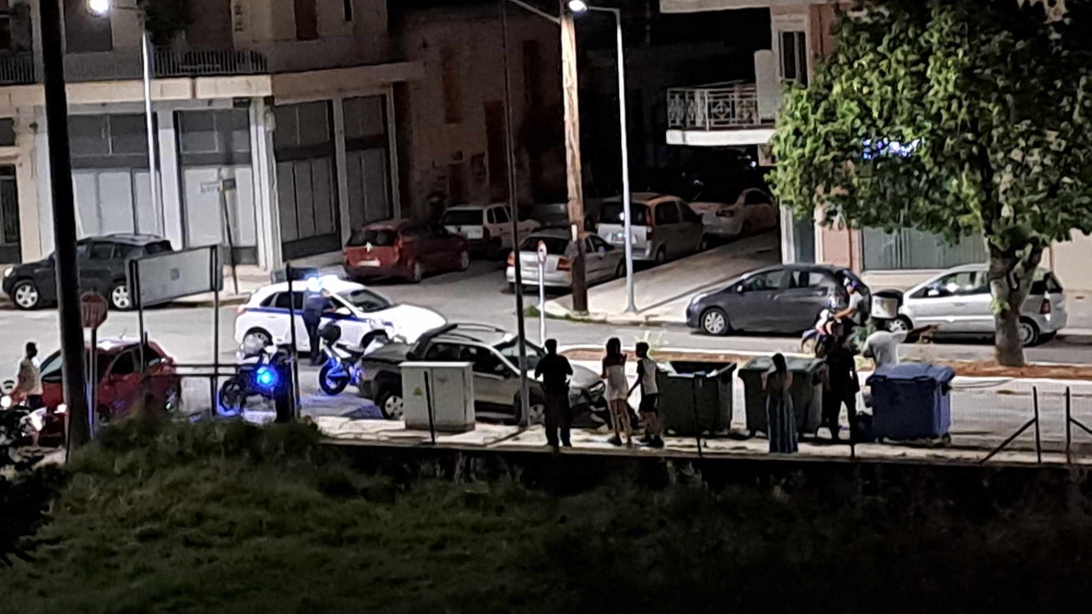 Άφησε για λίγο την τσάντα στο πεζοδρόμιο και τη βούτηξαν στη Σπάρτη