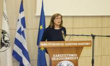 &Tau;&omicron; &Delta;ί&kappa;&alpha;&iota;&omicron; &kappa;&alpha;&iota; &eta; &Epsilon;&kappa;&pi;&alpha;ί&delta;&epsilon;&upsilon;&sigma;&eta; &sigma;&tau;&omicron; &epsilon;&pi;ί&kappa;&epsilon;&nu;&tau;&rho;&omicron; &tau;&omicron;&upsilon; 5&omicron;&upsilon; &Delta;&iota;&epsilon;&theta;&nu;&omicron;ύ&sigmaf; &Sigma;&upsilon;&nu;&epsilon;&delta;&rho;ί&omicron;&upsilon; &gamma;&iota;&alpha; &tau;&eta; &Sigma;&pi;ά&rho;&tau;&eta;