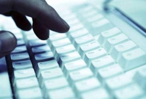 Καραδοκούν οι e-απατεώνες για ένα μοιραίο «κλικ»