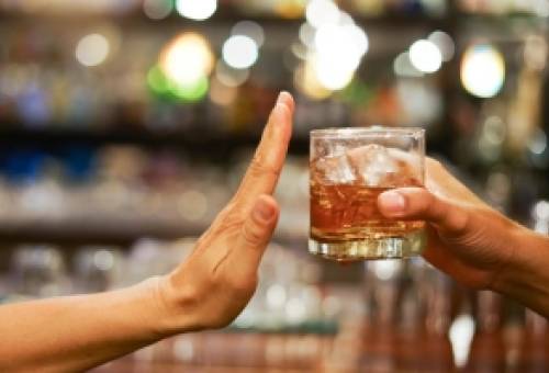 Πόσο αλκοόλ ανεβάζει την πίεση; Οι επιστήμονες έχουν την απάντηση