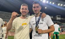 &Sigma;ή&kappa;&omega;&sigma;&epsilon; &kappa;&alpha;&iota; &tau;&omicron; Super Cup &mu;&epsilon; &tau;&omicron;&nu; &Omicron;&Phi;&Eta; &omicron; &Gamma;. &Kappa;&alpha;&nu;&epsilon;&lambda;&lambda;ό&pi;&omicron;&upsilon;&lambda;&omicron;&sigmaf;