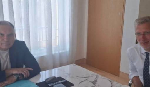 &Phi;&omicron;&rho;&tau;&omega;&mu;έ&nu;&omicron;&sigmaf; &mu;&epsilon; &tau;&omicron;&upsilon;&sigmaf; &phi;&alpha;&kappa;έ&lambda;&omicron;&upsilon;&sigmaf; &upsilon;&pi;ό &mu;ά&lambda;&eta;&sigmaf; &kappa;&alpha;&iota; &laquo;&pi;&nu;&epsilon;&upsilon;&mu;ό&nu;&iota;&alpha;&raquo; &omicron; &Nu;&epsilon;&omicron;&kappa;&lambda;ή&sigmaf;