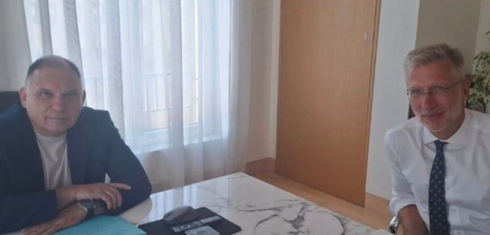 &Phi;&omicron;&rho;&tau;&omega;&mu;έ&nu;&omicron;&sigmaf; &mu;&epsilon; &tau;&omicron;&upsilon;&sigmaf; &phi;&alpha;&kappa;έ&lambda;&omicron;&upsilon;&sigmaf; &upsilon;&pi;ό &mu;ά&lambda;&eta;&sigmaf; &kappa;&alpha;&iota; &laquo;&pi;&nu;&epsilon;&upsilon;&mu;ό&nu;&iota;&alpha;&raquo; &omicron; &Nu;&epsilon;&omicron;&kappa;&lambda;ή&sigmaf;