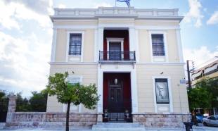 Έ&nu;&alpha; &nu;&epsilon;&omicron;&kappa;&lambda;&alpha;&sigma;&iota;&kappa;ό &pi;&omicron;&upsilon; &sigma;&tau;&epsilon;&gamma;ά&zeta;&epsilon;&iota; &tau;&omicron;&nu; &pi;&omicron;&lambda;&iota;&tau;&iota;&sigma;&mu;ό: &Tau;&omicron; &alpha;&rho;&chi;&omicron;&nu;&tau;&iota;&kappa;ό &tau;&eta;&sigmaf; &omicron;&delta;&omicron;ύ &Pi;&alpha;&lambda;&alpha;&iota;&omicron;&lambda;ό&gamma;&omicron;&upsilon; &pi;&omicron;&upsilon; έ&gamma;&iota;&nu;&epsilon; &tau;&omicron; &pi;&rho;ώ&tau;&omicron; &pi;&alpha;&rho;ά&rho;&tau;&eta;&mu;&alpha; &tau;&eta;&sigmaf; &Epsilon;&theta;&nu;&iota;&kappa;ή&sigmaf; &Pi;&iota;&nu;&alpha;&kappa;&omicron;&theta;ή&kappa;&eta;