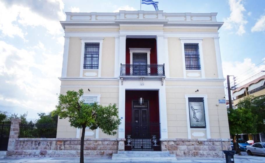 Έ&nu;&alpha; &nu;&epsilon;&omicron;&kappa;&lambda;&alpha;&sigma;&iota;&kappa;ό &pi;&omicron;&upsilon; &sigma;&tau;&epsilon;&gamma;ά&zeta;&epsilon;&iota; &tau;&omicron;&nu; &pi;&omicron;&lambda;&iota;&tau;&iota;&sigma;&mu;ό: &Tau;&omicron; &alpha;&rho;&chi;&omicron;&nu;&tau;&iota;&kappa;ό &tau;&eta;&sigmaf; &omicron;&delta;&omicron;ύ &Pi;&alpha;&lambda;&alpha;&iota;&omicron;&lambda;ό&gamma;&omicron;&upsilon; &pi;&omicron;&upsilon; έ&gamma;&iota;&nu;&epsilon; &tau;&omicron; &pi;&rho;ώ&tau;&omicron; &pi;&alpha;&rho;ά&rho;&tau;&eta;&mu;&alpha; &tau;&eta;&sigmaf; &Epsilon;&theta;&nu;&iota;&kappa;ή&sigmaf; &Pi;&iota;&nu;&alpha;&kappa;&omicron;&theta;ή&kappa;&eta;