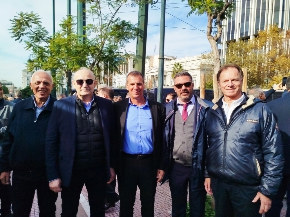 &Delta;&iota;&alpha;&delta;&eta;&lambda;&omega;&tau;έ&sigmaf; &sigma;&alpha;&nu; &mu;&iota;&alpha; &laquo;&gamma;&rho;&omicron;&theta;&iota;ά&raquo; έ&xi;&omega; &alpha;&pi;ό &tau;&eta; &Beta;&omicron;&upsilon;&lambda;ή &omicron;&iota; &delta;ή&mu;&alpha;&rho;&chi;&omicron;&iota; &tau;&eta;&sigmaf; &Lambda;&alpha;&kappa;&omega;&nu;ί&alpha;&sigmaf;