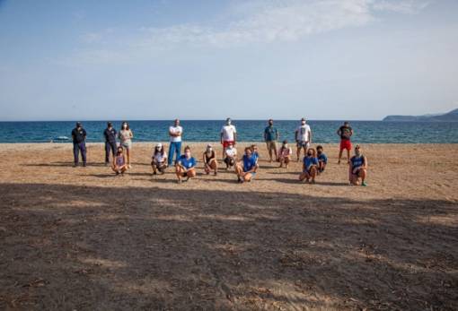 Μήνυμα για καθαρές ακτές έστειλαν εθελοντές στο Μαυροβούνι (ΦΩΤΟ)