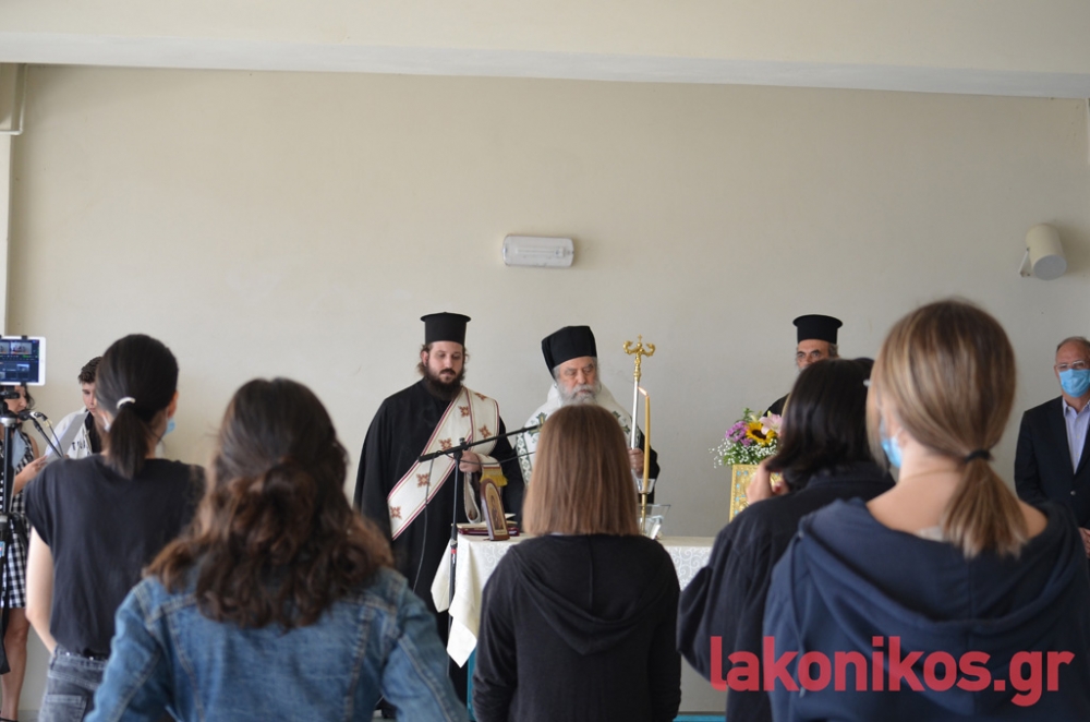 Χτύπησε το «πρώτο» κουδούνι για τους μαθητές με μέτρα και βεβαιώσεις