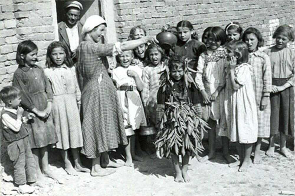 &laquo;&Mu;&pi;ά&rho;&epsilon;&sigmaf; &mu;&pi;ά&rho;&epsilon;&sigmaf; &tau;&alpha; &nu;&epsilon;&rho;ά &sigma;&tau;&alpha; &chi;&omega;&rho;ά&phi;&iota;&alpha; &tau;&alpha; &xi;&epsilon;&rho;ά&raquo;