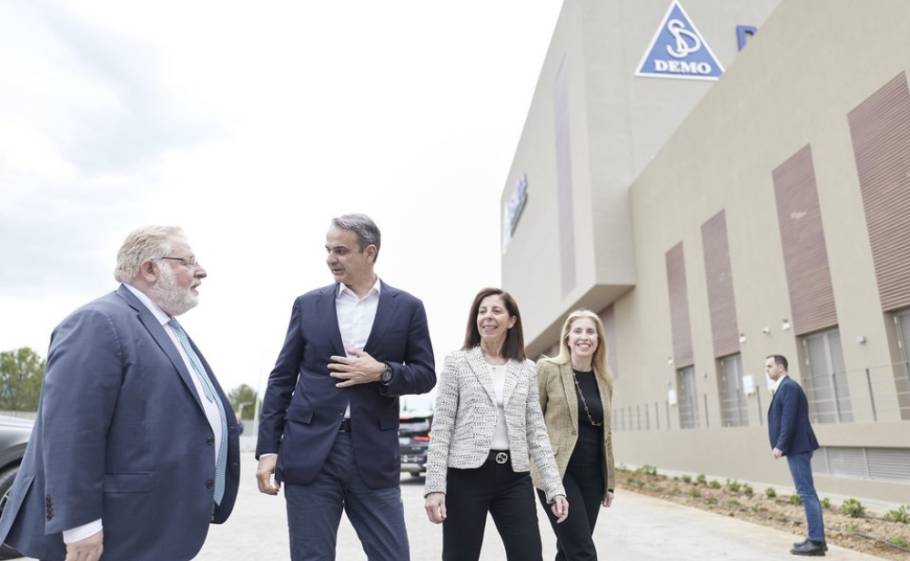 &Pi;&epsilon;&lambda;&omicron;&pi;&omicron;&nu;&nu;&eta;&sigma;&iota;&alpha;&kappa;ή &laquo;&alpha;&tau;&mu;&omicron;&mu;&eta;&chi;&alpha;&nu;ή&raquo; &sigma;&tau;&eta;&nu; &epsilon;&theta;&nu;&iota;&kappa;ή &pi;&alpha;&rho;&alpha;&gamma;&omega;&gamma;ή &phi;&alpha;&rho;&mu;ά&kappa;&omicron;&upsilon;