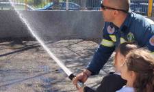 &Mu;&iota;&kappa;&rho;&omicron;ί &pi;&omicron;&lambda;ί&tau;&epsilon;&sigmaf; &sigma;&epsilon;&hellip; &mu;&epsilon;&gamma;ά&lambda;&eta; &alpha;&pi;&omicron;&sigma;&tau;&omicron;&lambda;ή: &Mu;ά&theta;&eta;&mu;&alpha; &Pi;&omicron;&lambda;&iota;&tau;&iota;&kappa;ή&sigmaf; &Pi;&rho;&omicron;&sigma;&tau;&alpha;&sigma;ί&alpha;&sigmaf; &sigma;&tau;&omicron; 8&omicron; &Nu;&eta;&pi;&iota;&alpha;&gamma;&omega;&gamma;&epsilon;ί&omicron; &Sigma;&pi;ά&rho;&tau;&eta;&sigmaf;