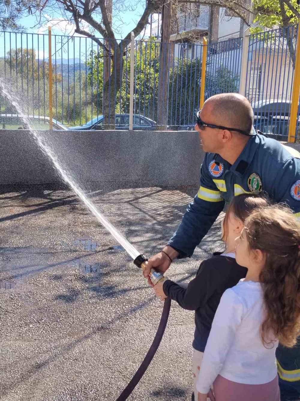 &Mu;&iota;&kappa;&rho;&omicron;ί &pi;&omicron;&lambda;ί&tau;&epsilon;&sigmaf; &sigma;&epsilon;&hellip; &mu;&epsilon;&gamma;ά&lambda;&eta; &alpha;&pi;&omicron;&sigma;&tau;&omicron;&lambda;ή: &Mu;ά&theta;&eta;&mu;&alpha; &Pi;&omicron;&lambda;&iota;&tau;&iota;&kappa;ή&sigmaf; &Pi;&rho;&omicron;&sigma;&tau;&alpha;&sigma;ί&alpha;&sigmaf; &sigma;&tau;&omicron; 8&omicron; &Nu;&eta;&pi;&iota;&alpha;&gamma;&omega;&gamma;&epsilon;ί&omicron; &Sigma;&pi;ά&rho;&tau;&eta;&sigmaf;