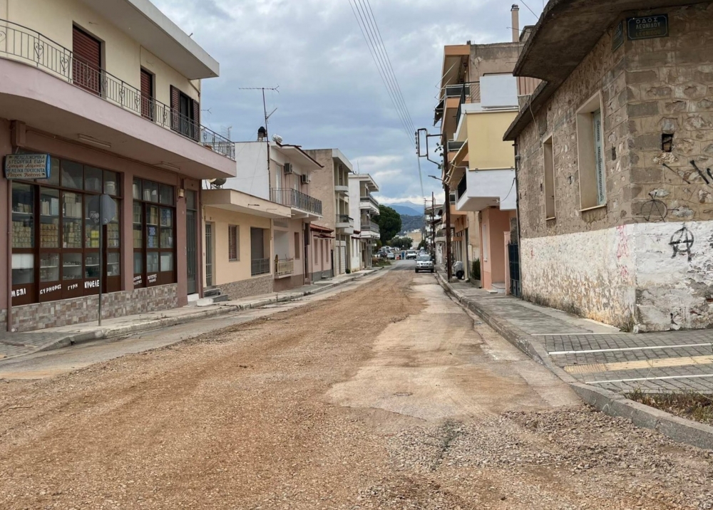 Προσωρινή επιχωμάτωση των «σκαμμένων» δρόμων στη Σπάρτη