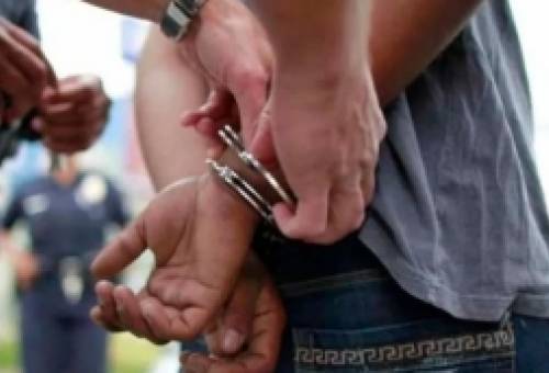 Έλεγχος στην ΕΟ Σπάρτης-Γυθείου φανέρωσε μαχαίρι και κάνναβη σε όχημα