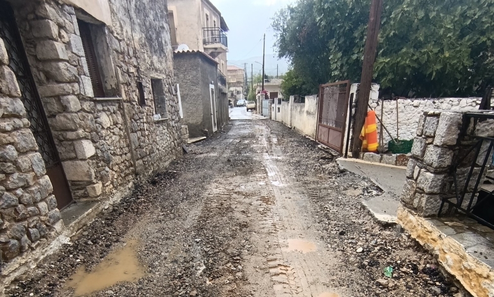 Με κυβόλιθους στρώνονται δρόμοι του Κότρωνα