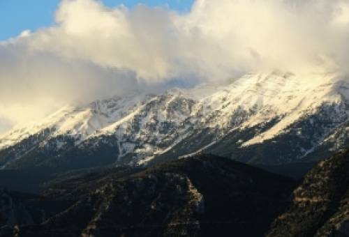 Έβαλε το λευκό «πανωφόρι» κι αγναντεύει χειμώνα ο Ταΰγετος