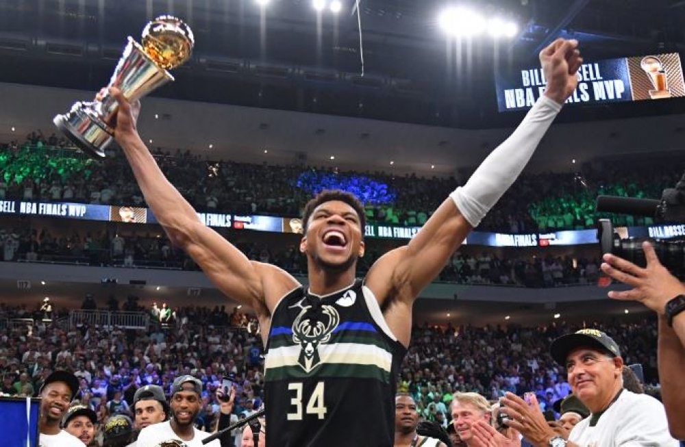 &laquo;&Kappa;&alpha;&nu;έ&nu;&alpha;&sigmaf; &delta;&epsilon;&nu; &sigma;&epsilon; &phi;&tau;ά&nu;&epsilon;&iota; &Alpha;&nu;&tau;&epsilon;&tau;&omicron;&kappa;&omicron;ύ&nu;&mu;&pi;&omicron; &Gamma;&iota;ά&nu;&nu;&eta;&raquo; (VIDEO CLIP)