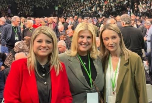 «Το ΠΑΣΟΚ είναι εδώ και προχωρά μπροστά»