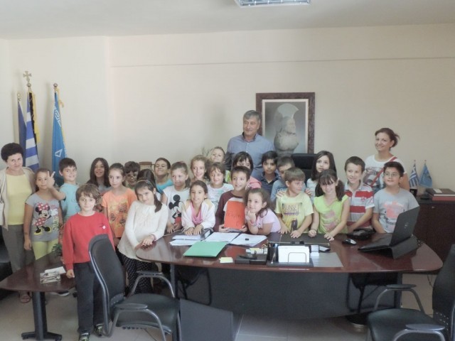 &Sigma;&tau;&omicron; &delta;ή&mu;&alpha;&rho;&chi;&omicron; &Sigma;&pi;ά&rho;&tau;&eta;&sigmaf; &omicron;&iota; &mu;&alpha;&theta;&eta;&tau;έ&sigmaf; &tau;&omicron;&upsilon; 1&omicron;&upsilon; &Delta;&eta;&mu;&omicron;&tau;&iota;&kappa;&omicron;ύ  