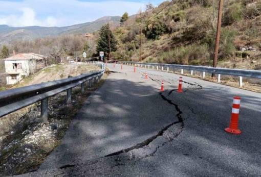 Κατέρρευσε ξανά ο δρόμος στην παλαιά ΕΟ Σπάρτης-Καλαμάτας στο ύψος της Αρτεμισίας
