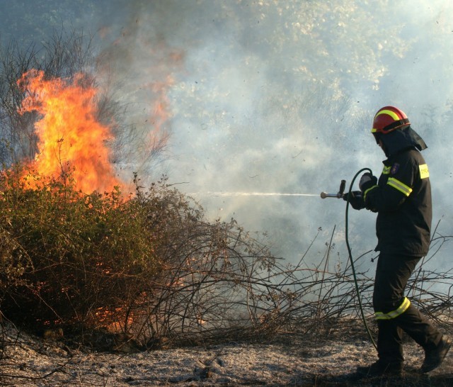  &Upsilon;&psi;&eta;&lambda;ό&sigmaf; &omicron; &kappa;ί&nu;&delta;&upsilon;&nu;&omicron;&sigmaf; &pi;&upsilon;&rho;&kappa;&alpha;&gamma;&iota;ά&sigmaf; &sigma;&tau;&eta; &nu;ό&tau;&iota;&alpha; &Lambda;&alpha;&kappa;&omega;&nu;ί&alpha;