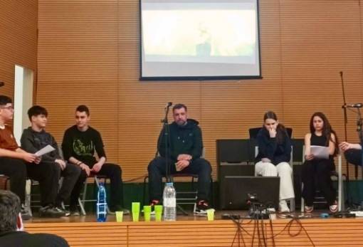 Διάλογος μετά… μουσικής και ριμών: Ο Anser εμπνέει μαθητές στο Μουσικό Σχολείο Σπάρτης