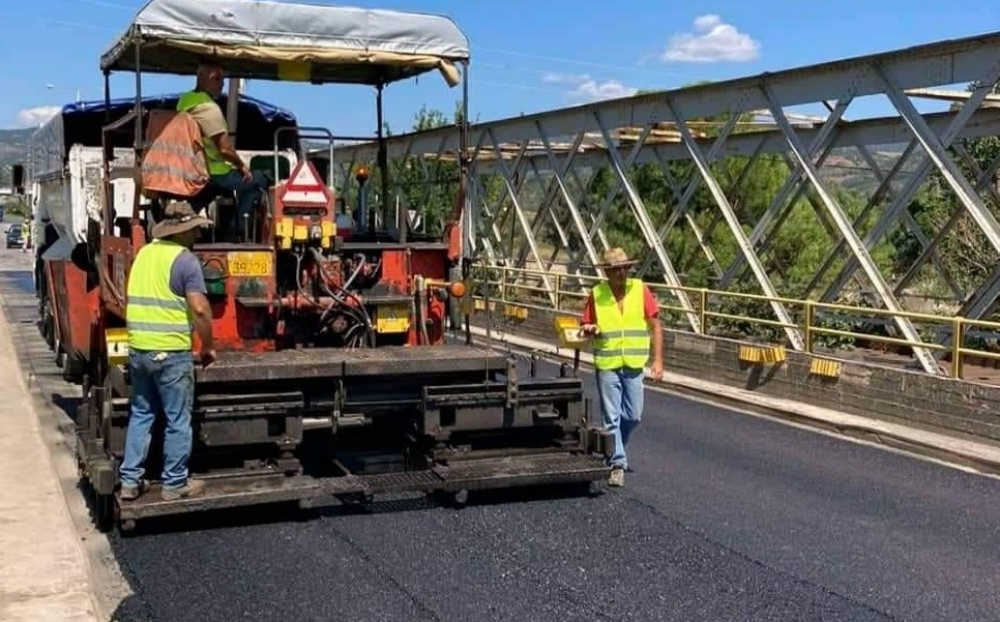 Πέφτει νέα άσφαλτος στη βόρεια είσοδο της Σπάρτης (ΦΩΤΟ)