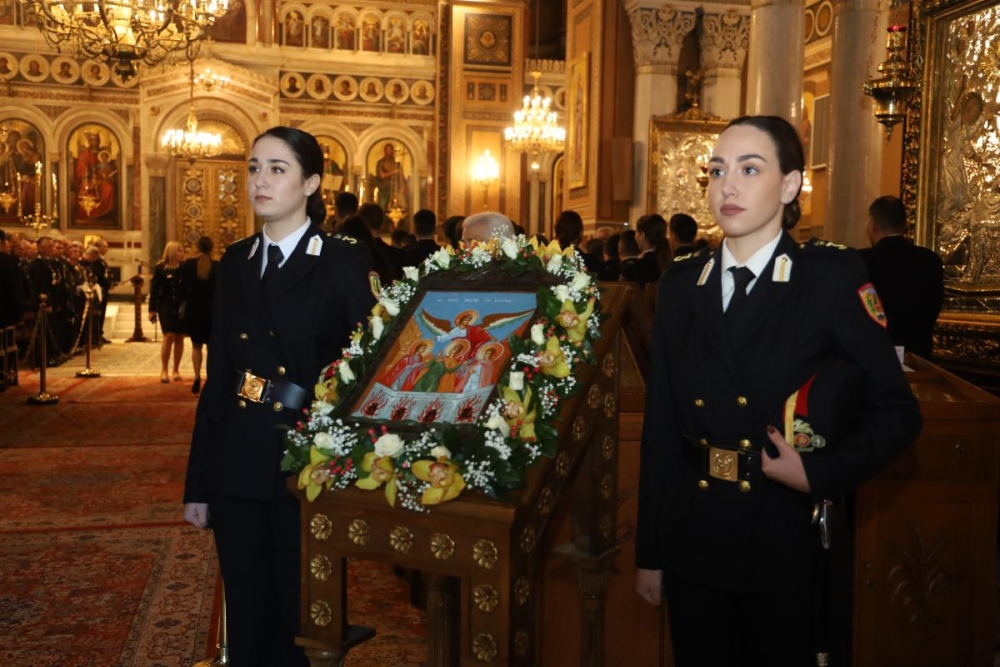 &Tau;&omicron; &Pi;&upsilon;&rho;&omicron;&sigma;&beta;&epsilon;&sigma;&tau;&iota;&kappa;ό &Sigma;ώ&mu;&alpha; &tau;&iota;&mu;ά &tau;&omicron;&upsilon;&sigmaf; &Alpha;&gamma;ί&omicron;&upsilon;&sigmaf; &Tau;&rho;&epsilon;&iota;&sigmaf; &epsilon;&nu; &Kappa;&alpha;&mu;ί&nu;&omega; &Pi;&alpha;ί&delta;&epsilon;&sigmaf; &sigma;&tau;&eta; &Sigma;&pi;ά&rho;&tau;&eta;