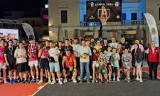 &Mu;&pi;&alpha;&sigma;&kappa;&epsilon;&tau;&iota;&kappa;ή &delta;&rho;ά&sigma;&eta; &mu;&epsilon; &pi;&lambda;&omicron;ύ&sigma;&iota;&omicron; &theta;έ&mu;&alpha; &sigma;&tau;&omicron;&hellip; &laquo;Sparti&rsquo;s Central Square Arena&raquo;