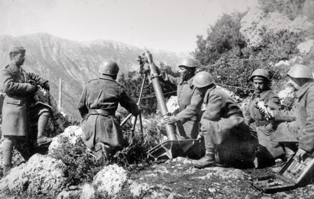 1940-41 Ό&tau;&alpha;&nu; &omicron;&iota; &eta;&mu;έ&rho;&epsilon;&sigmaf; &mu;&epsilon; &tau;&eta; &nu;&iota;&kappa;&eta;&phi;ό&rho;&omicron; &alpha;&kappa;&tau;&iota;&nu;&omicron;&beta;&omicron;&lambda;ί&alpha; &tau;&omicron;&upsilon;&sigmaf; &tau;&epsilon;&lambda;&epsilon;ί&omega;&nu;&alpha;&nu;