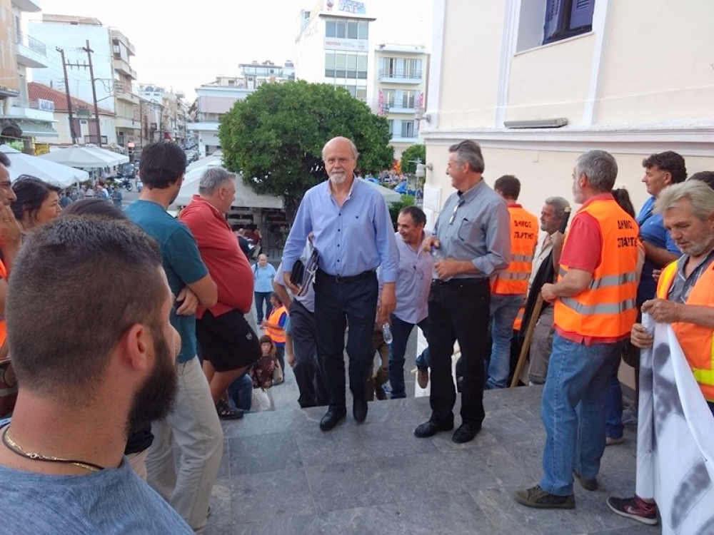 &Delta;&iota;&alpha;&mu;&alpha;&rho;&tau;&upsilon;&rho;ή&theta;&eta;&kappa;&alpha;&nu; &omicron;&iota; &epsilon;&rho;&gamma;&alpha;&zeta;ό&mu;&epsilon;&nu;&omicron;&iota; &sigma;&tau;&eta;&nu; &kappa;&alpha;&theta;&alpha;&rho;&iota;ό&tau;&eta;&tau;&alpha; &tau;&omicron;&upsilon; &Delta;. &Sigma;&pi;ά&rho;&tau;&eta;&sigmaf; (&Phi;&Omega;&Tau;&Omicron;)