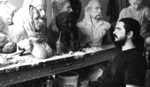 &laquo;&Tau;&omicron; &Alpha;&mu;ά&rho;&tau;&eta;&mu;&alpha; &tau;&omicron;&upsilon; &Pi;&alpha;&tau;&rho;ό&sigmaf;&raquo;: &Eta; &sigma;&kappa;&omicron;&tau;&epsilon;&iota;&nu;ή &gamma;&omicron;&eta;&tau;&epsilon;ί&alpha; &tau;&eta;&sigmaf; &mu;&upsilon;&theta;&omicron;&lambda;&omicron;&gamma;ί&alpha;&sigmaf; &zeta;&omega;&nu;&tau;&alpha;&nu;&epsilon;ύ&epsilon;&iota; &mu;έ&sigma;&alpha; &alpha;&pi;ό &tau;&alpha; &gamma;&lambda;&upsilon;&pi;&tau;ά &tau;&omicron;&upsilon; &Delta;&eta;&mu;&omicron;&sigma;&theta;έ&nu;&eta; &Tau;&zeta;&alpha;&nu;ά&kappa;&omicron;&upsilon;