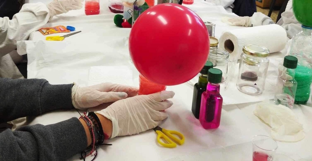 &laquo;&Tau;&omega;&nu; &xi;&omega;&tau;&iota;&kappa;ώ&nu; &tau;&alpha; &chi;ά&chi;&alpha;&nu;&alpha;  &kappa;&alpha;&iota; &tau;&omega;&nu; &pi;&alpha;&iota;&delta;&iota;ώ&nu; &tau;&alpha; &gamma;έ&lambda;&iota;&alpha;&raquo;