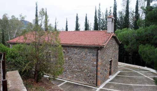 &Phi;&iota;&lambda;&alpha;&nu;&theta;&rho;&omega;&pi;&iota;&kappa;ό &tau;&sigma;ά&iota; &mu;&epsilon; &mu;&omicron;&upsilon;&sigma;&iota;&kappa;ή &beta;&rho;&alpha;&delta;&iota;ά &alpha;&pi;ό &tau;&eta;&nu; &epsilon;&nu;&omicron;&rho;ί&alpha; &Kappa;&omicron;&kappa;&kappa;&iota;&nu;ό&rho;&rho;&alpha;&chi;&eta;&sigmaf;