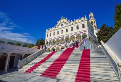 Ανοιξιάτικο προσκύνημα  με την «Κελεφίνα» στην Τήνο