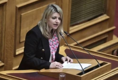 Επανέρχεται στο θέμα των αιολικών στη Μάνη η Ν. Γρηγοράκου