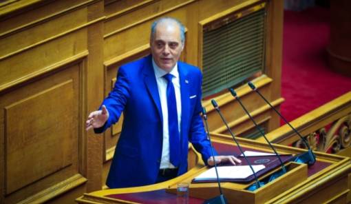 &Sigma;&tau;&eta; &Beta;&omicron;&upsilon;&lambda;ή &alpha;&pi;ό &Beta;&epsilon;&lambda;ό&pi;&omicron;&upsilon;&lambda;&omicron; &omicron; &eta;&mu;&iota;&tau;&epsilon;&lambda;ή&sigmaf; &delta;&rho;ό&mu;&omicron;&sigmaf; &Pi;&epsilon;&lambda;&lambda;ά&nu;&alpha;&sigmaf;-&Gamma;&epsilon;&omega;&rho;&gamma;&iota;&tau;&sigma;ί&omicron;&upsilon; &mu;έ&sigma;&omega; &Mu;&alpha;&nu;ί&nu;&omicron;&upsilon;