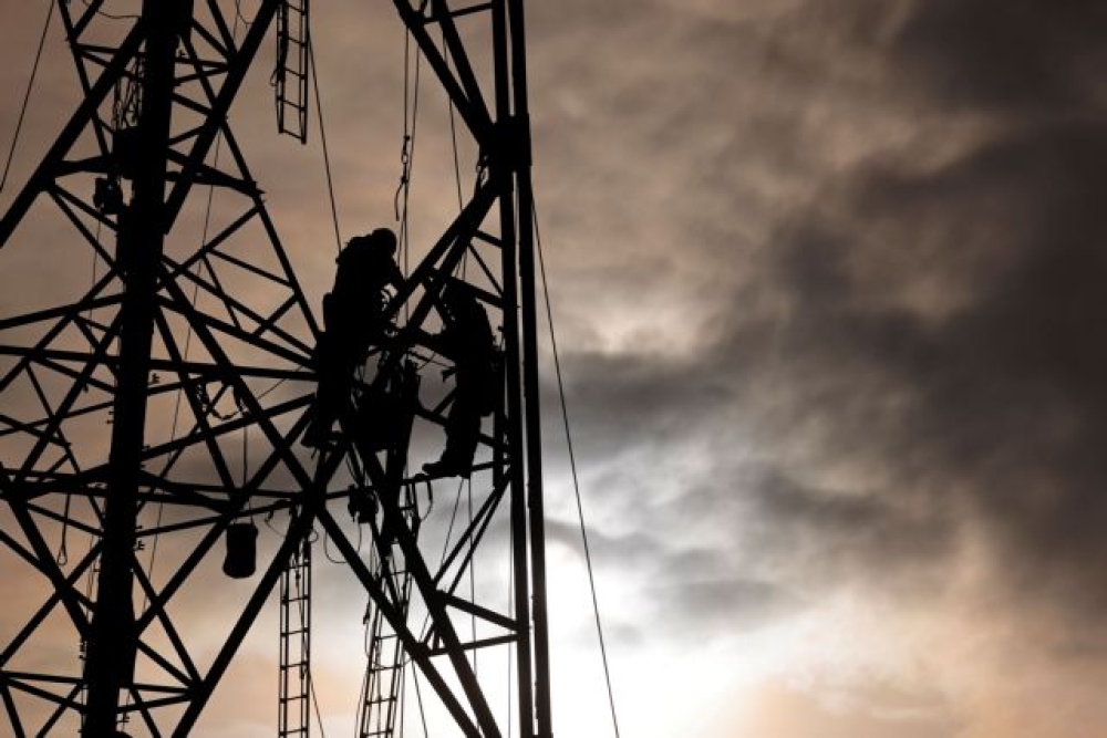 &Mu;έ&nu;&epsilon;&iota; &chi;&omega;&rho;ί&sigmaf; &rho;&epsilon;ύ&mu;&alpha; ά&nu;&omega; &tau;&omega;&nu; &delta;ύ&omicron; &omega;&rho;ώ&nu; &omicron; &Beta;&rho;&omicron;&nu;&tau;&alpha;&mu;ά&sigmaf;