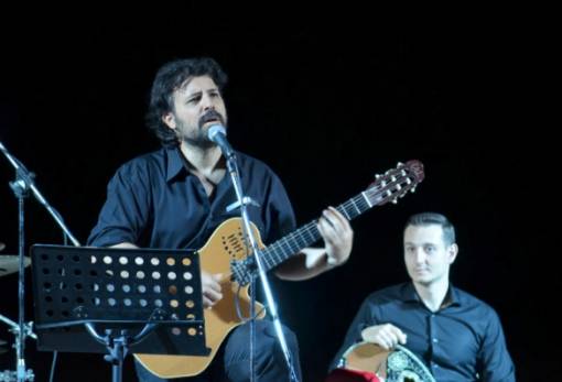 Αυλαία στο Σαϊνοπούλειο με αφιέρωμα του Π. Μπούσαλη στον Νίκο Ξυλούρη (ΦΩΤΟ-VIDEO)