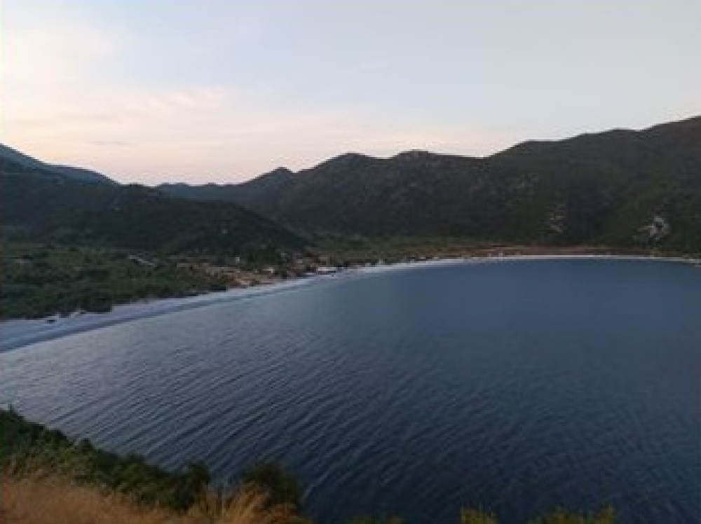 &Sigma;&tau;&alpha; &mu;&omicron;&nu;&omicron;&pi;ά&tau;&iota;&alpha; &tau;&omicron;&upsilon; &alpha;&nu;&alpha;&tau;&omicron;&lambda;&iota;&kappa;&omicron;ύ &Pi;ά&rho;&nu;&omega;&nu;&alpha; &omicron; &Epsilon;&Omicron;&Sigma; &Mu;&omicron;&lambda;ά&omega;&nu;-&Nu;&Alpha; &Lambda;&alpha;&kappa;&omega;&nu;ί&alpha;&sigmaf;