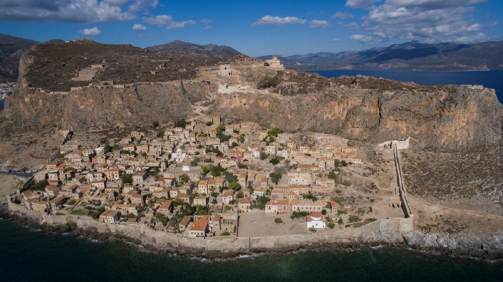 &laquo;&Lambda;&omicron;&upsilon;&kappa;έ&tau;&omicron;&raquo; &sigma;&tau;&eta;&nu; &iota;&sigma;&tau;&omicron;&rho;ί&alpha;: 2 &alpha;&iota;ώ&nu;&epsilon;&sigmaf; &gamma;&rho;&alpha;&mu;&mu;ά&tau;&omega;&nu; &kappa;&alpha;&iota; &alpha;&nu;&alpha;&mu;&nu;ή&sigma;&epsilon;&omega;&nu; &sigma;&beta;ή&nu;&omicron;&upsilon;&nu; &sigma;&tau;&eta; &Mu;&omicron;&nu;&epsilon;&mu;&beta;&alpha;&sigma;&iota;ά