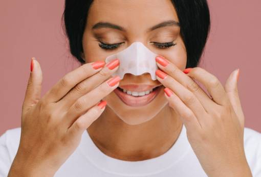 Τips για να μειώσεις την εμφάνιση των πόρων στο πρόσωπό σου