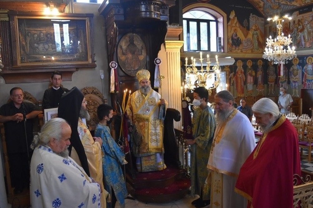 &Mu;&eta;&tau;&rho;&omicron;&pi;&omicron;&lambda;ί&tau;&eta;&sigmaf; &Mu;ά&nu;&eta;&sigmaf;: &laquo;&Omicron; &pi;&iota;&sigma;&tau;ό&sigmaf; &chi;&rho;&iota;&sigma;&tau;&iota;&alpha;&nu;ό&sigmaf; &pi;&rho;&omicron;&sigma;&kappa;&upsilon;&nu;ά &tau;&eta;&nu; &Alpha;&gamma;ί&alpha; &Tau;&rho;&iota;ά&delta;&alpha;&raquo;