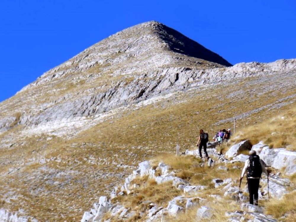 &Sigma;&tau;&eta;&nu; &kappa;&omicron;&rho;&upsilon;&phi;ή &tau;&omicron;&upsilon; &Tau;&alpha;ϋ&gamma;έ&tau;&omicron;&upsilon; &alpha;&nu;&epsilon;&beta;&alpha;ί&nu;&epsilon;&iota; &omicron; &Epsilon;&Omicron;&Sigma; &Sigma;&pi;ά&rho;&tau;&eta;&sigmaf;
