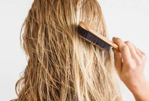 Οι φυσικοί τρόποι για να ανοίξεις το χρώμα των μαλλιών σου