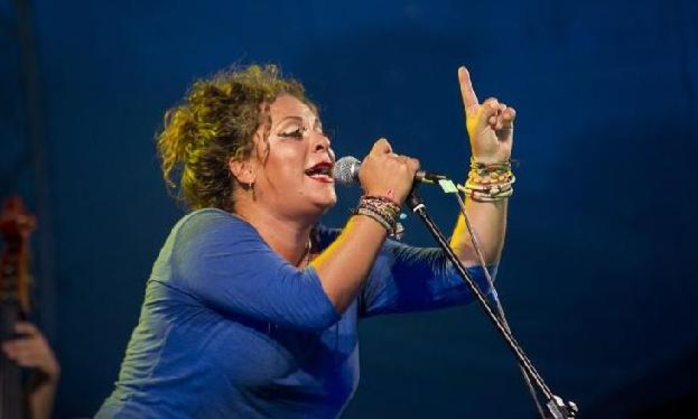 Η Ματούλα Ζαμάνη στη Μονεμβασιά για μια αυγουστιάτικη εμφάνιση