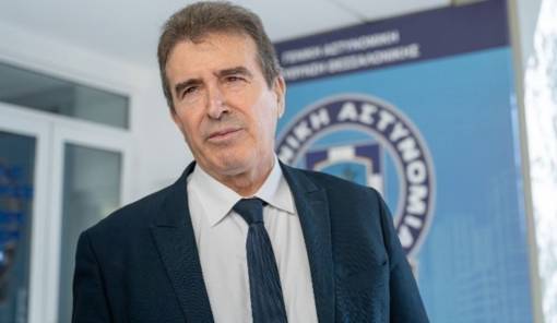 &Sigma;&tau;&eta; &Sigma;&pi;ά&rho;&tau;&eta; &omicron; &Mu;&iota;&chi;ά&lambda;&eta;&sigmaf; &Chi;&rho;&upsilon;&sigma;&omicron;&chi;&omicron;ΐ&delta;&eta;&sigmaf;