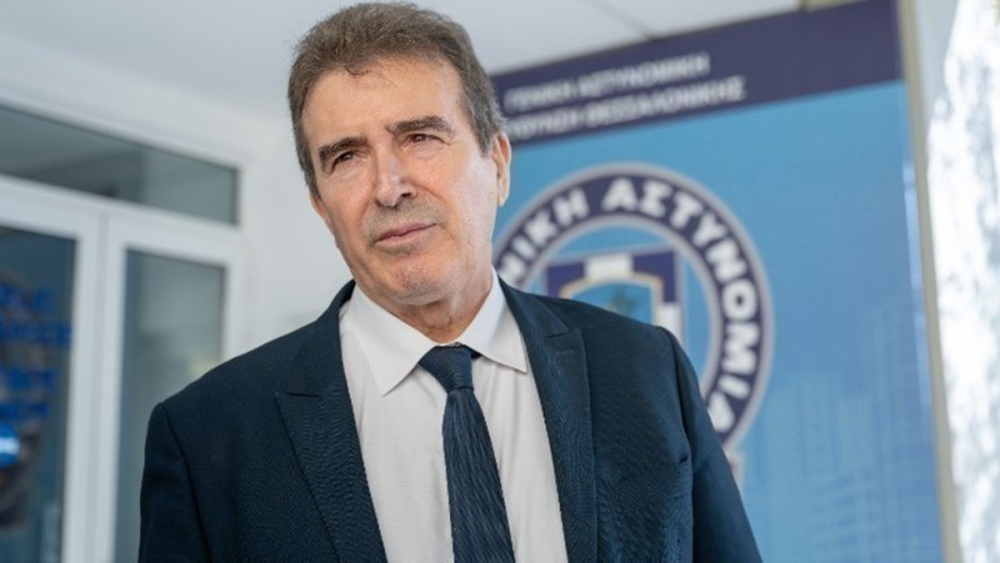 &Sigma;&tau;&eta; &Sigma;&pi;ά&rho;&tau;&eta; &omicron; &Mu;&iota;&chi;ά&lambda;&eta;&sigmaf; &Chi;&rho;&upsilon;&sigma;&omicron;&chi;&omicron;ΐ&delta;&eta;&sigmaf;